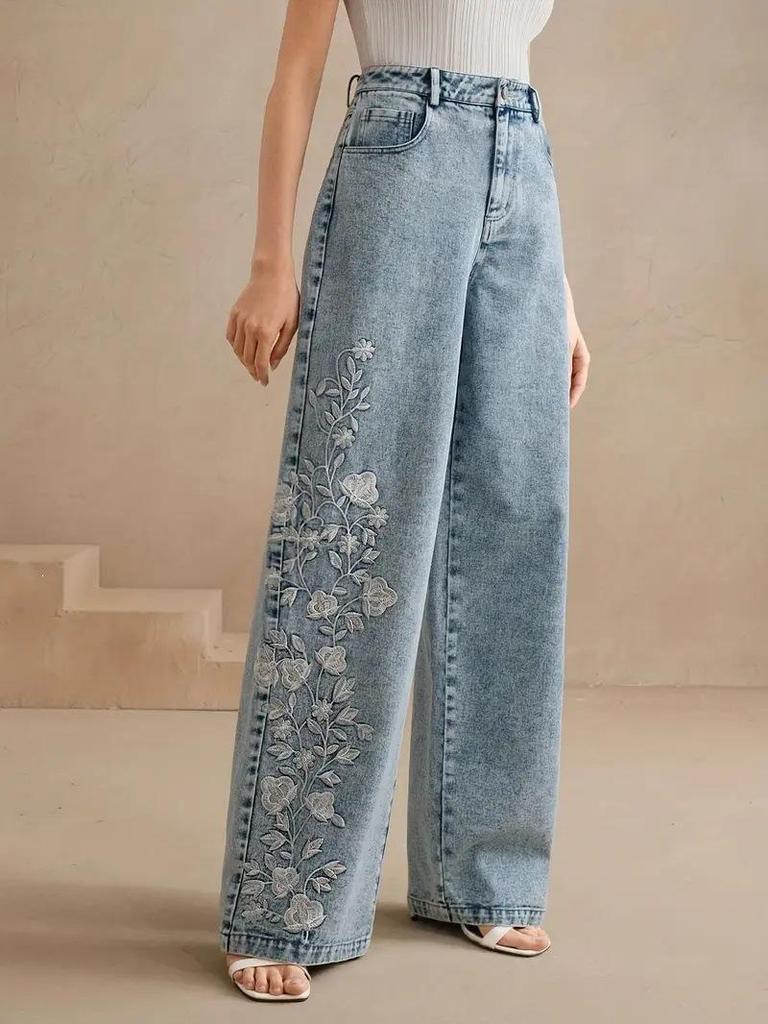 Women's Plus Size Embroidered Stretch Denim Straight Leg Jeans
