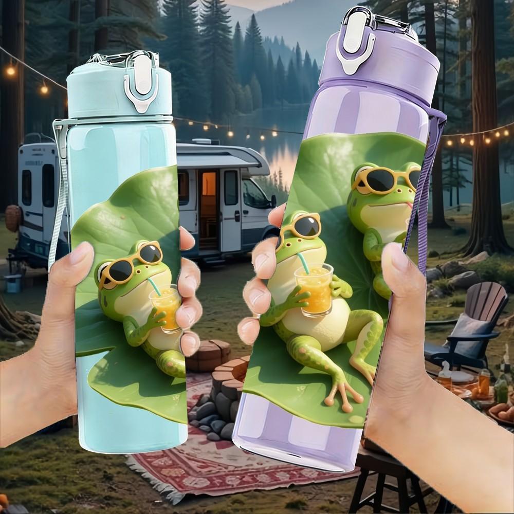 1PC Two Frogs On Lotus Leaf Print 750ml Color Plastic Sports Water Bottle Leakproof Flip Straw Lid Suitable for Sports Office Home Use