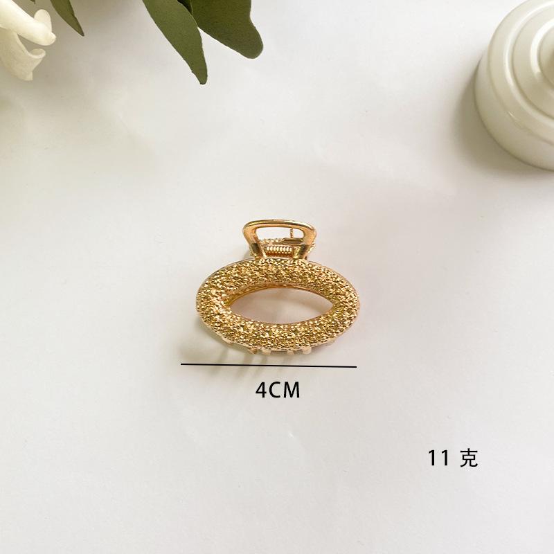 

Korean Version Niche Metal Large Hair Claw for Women, New Shark Clip, Simple Shower Hairpin, Personalized Style Metal round gripper-4cm