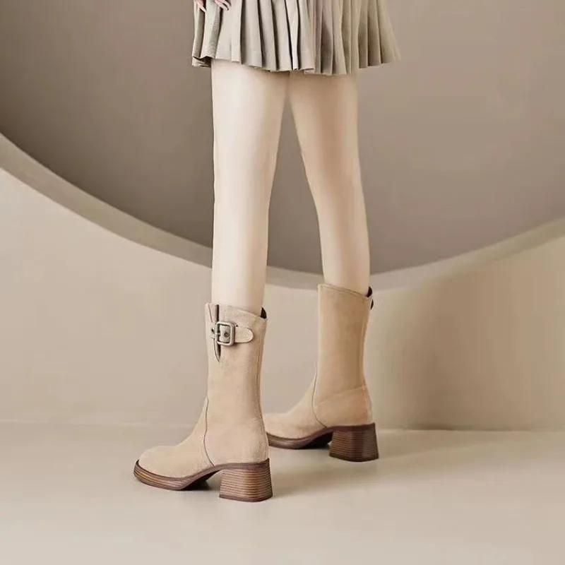 Chaussures pour femmes 2024 Boucle de ceinture de haute qualité Bottes pour femmes Mode Slip-on Bottes modernes Femmes Vente chaude Talon carré Mi-molletzapatos