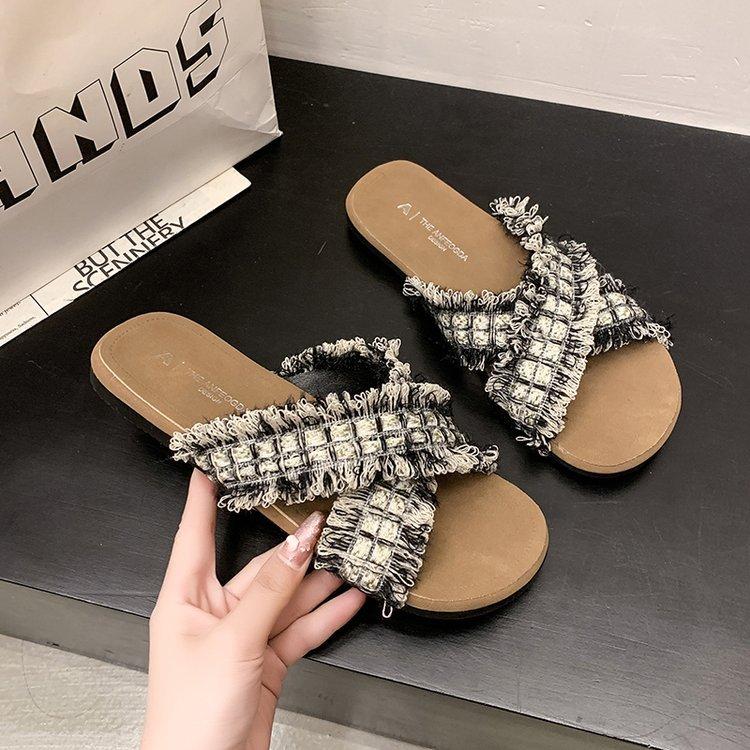 Fairy wind soft-soled cool slippers female summer wear 2025 new Internet celebrity explosion flat-bottomed seaside vacation beach shoes