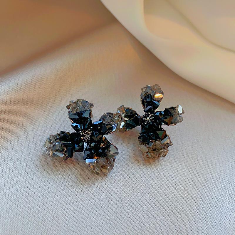 Silbernadel Glasperle Unregelmäßig Gefaltete Geometrische Ohrringe Schwarz Temperament Premium Ohrstecker Leichter Luxus Vielseitige Ohrringe