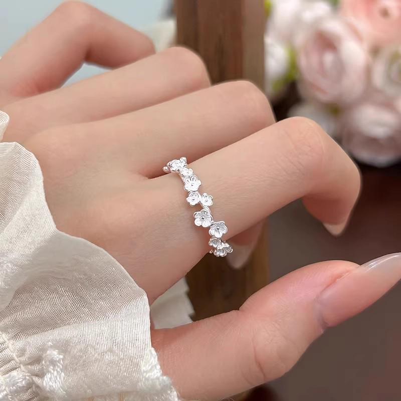 Korean Flower Ring: Fresh Cherry Blossom Design for Women - Ideal Spring/Summer Accessory