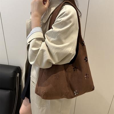 Large Capacity Underarm Commuter Bag Women's Bag New Simple Suede Flower Hollow Tote Bag
