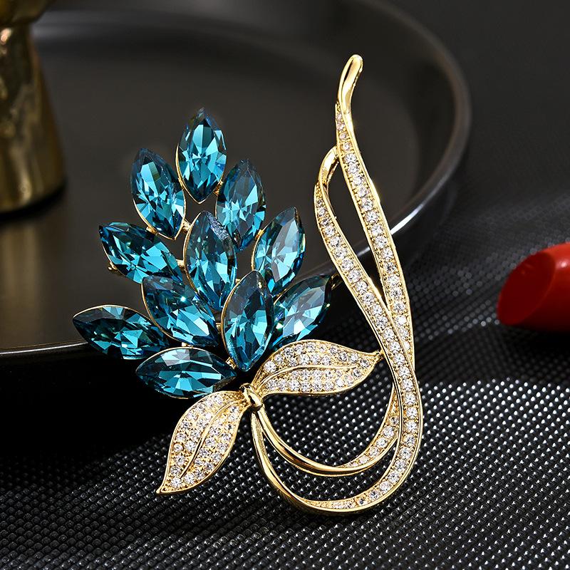 New Korean Version Austrian Crystal Brooch Slightly Inlaid Zircon Corsage High-End Fashion Clothing Accessories Brooch Wholesale