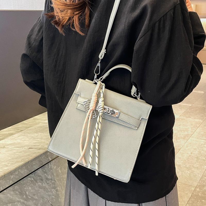 Premium sense niche bag women's spring and summer new fashion shoulder messenger bag portable backpack