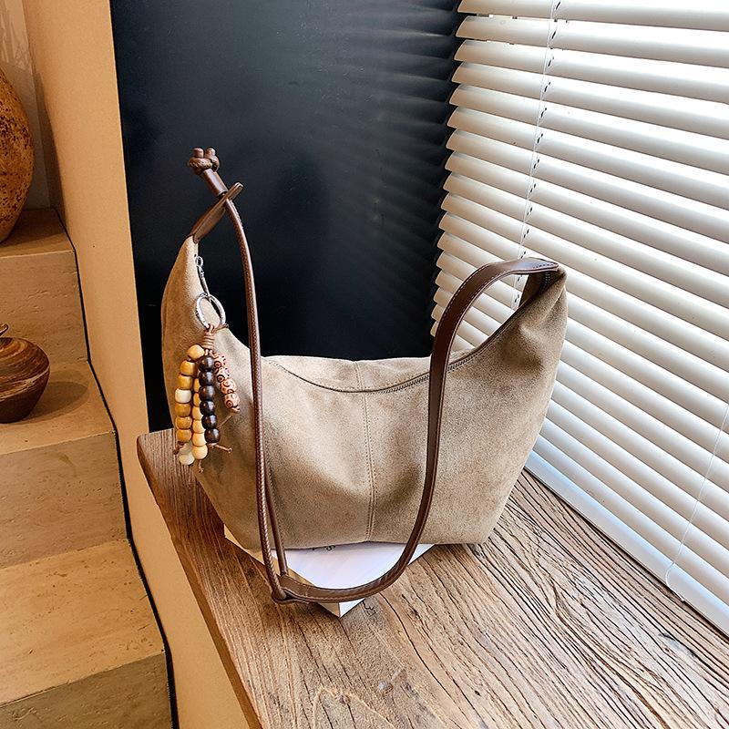 New retro lazy style fashion commuting simple large capacity croissant bag shoulder messenger tote bag