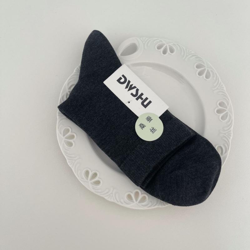 Men's Spring and Summer Thin Solid Color Business Boneless Simple Breathable Sweat-absorbing Tube Stack Socks