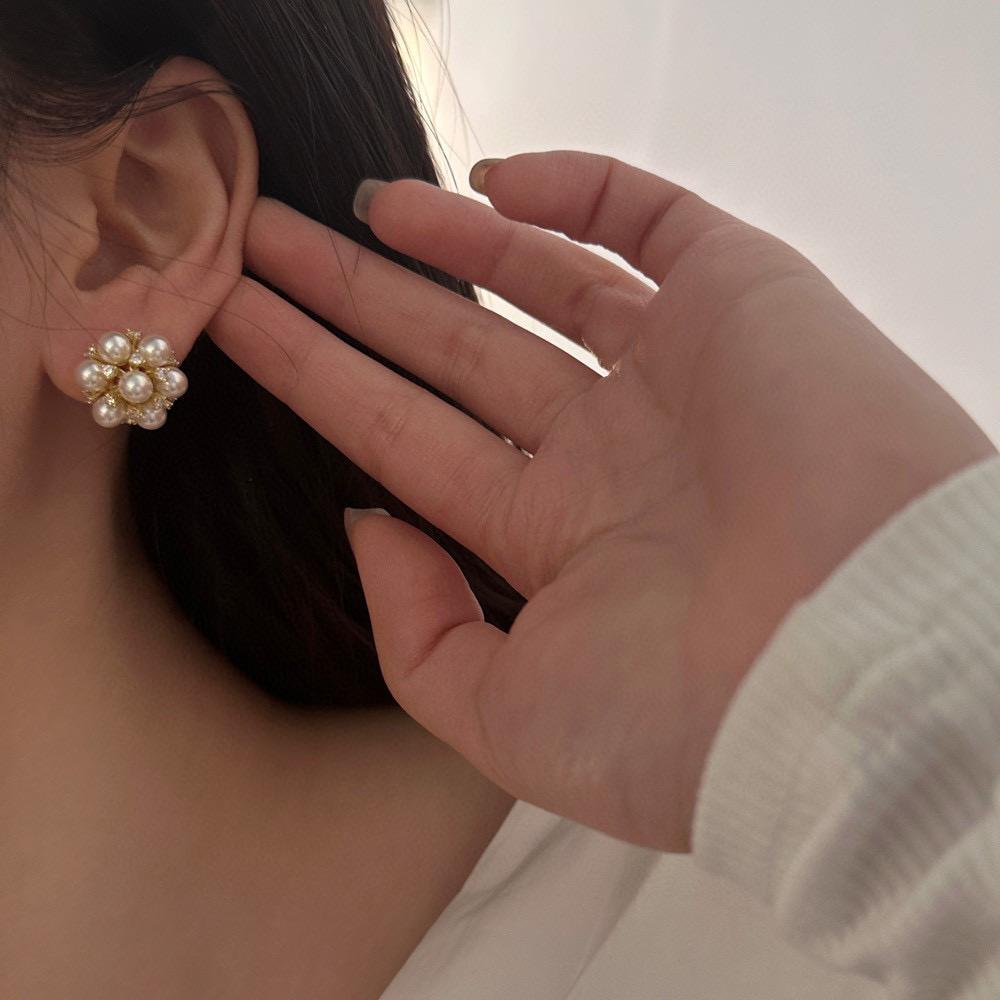 2023 New Popular Brand Vintage Earrings Luxury Jewelry for Women Fashion Designer Eardrop Pearl Lady Party Snowflake Ear Stud