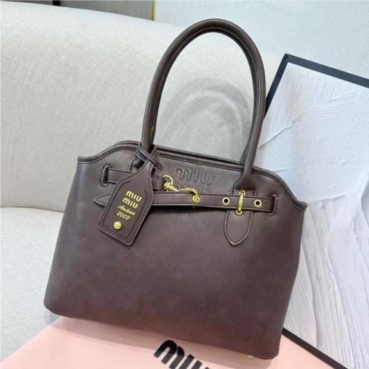 Miu's 2025 Retro Large-Capacity Shell Handbag: Fashionable, Versatile Tote & Briefcase