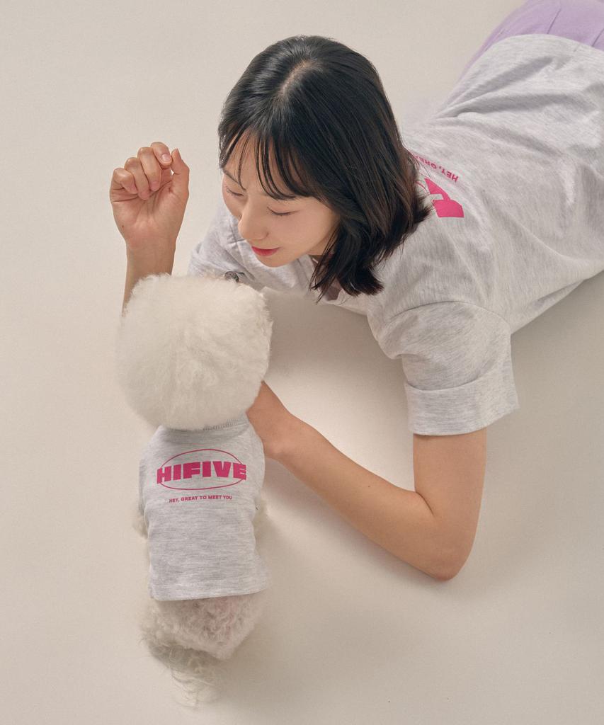 Haipaibeumomeoncheu Skater Logo Graphic T-Shirt For Pet Owners | Kitsch Pink