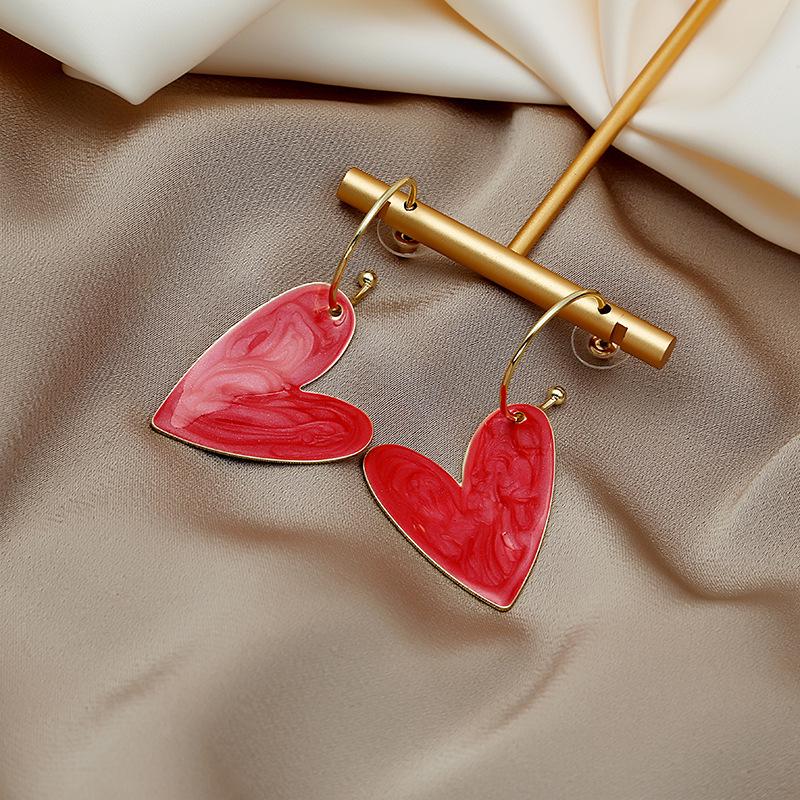 Silver Needle Red Heart Pearl Drip Stud Earrings: French Retro Vintage Ear Cuffs for Autumn and Winter.