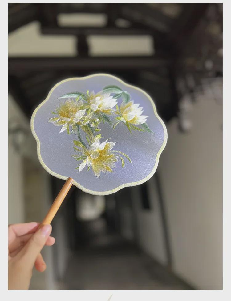 Doppelseitiger bestickter klassischer Tanzfächer