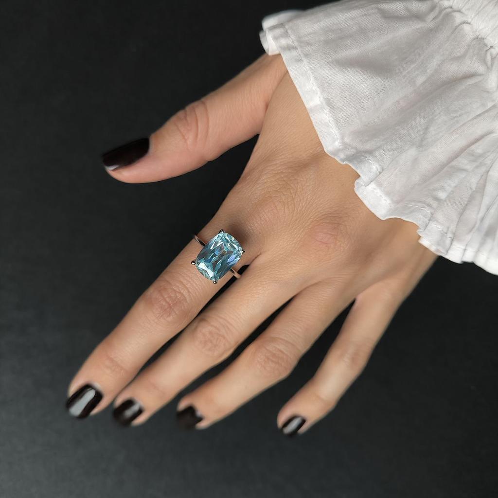 Серебряное кольцо с топазом, вес изделия 5,05 гр (2199335)