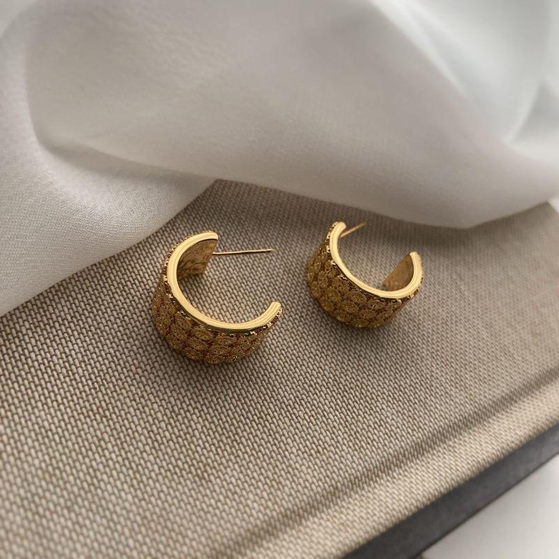 

Fashion Circle Earrings Retro Gold Metal Design Niche Personality Temperament Versatile Earrings