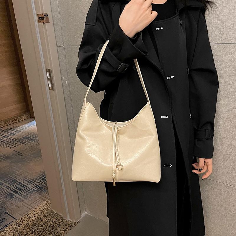 2023 Winter New Korean Underarm Large Capacity Bag Women Fashion Commuter Tote Bag Solid Color Versatile Single Shoulder Bag Urban Minimalist Style