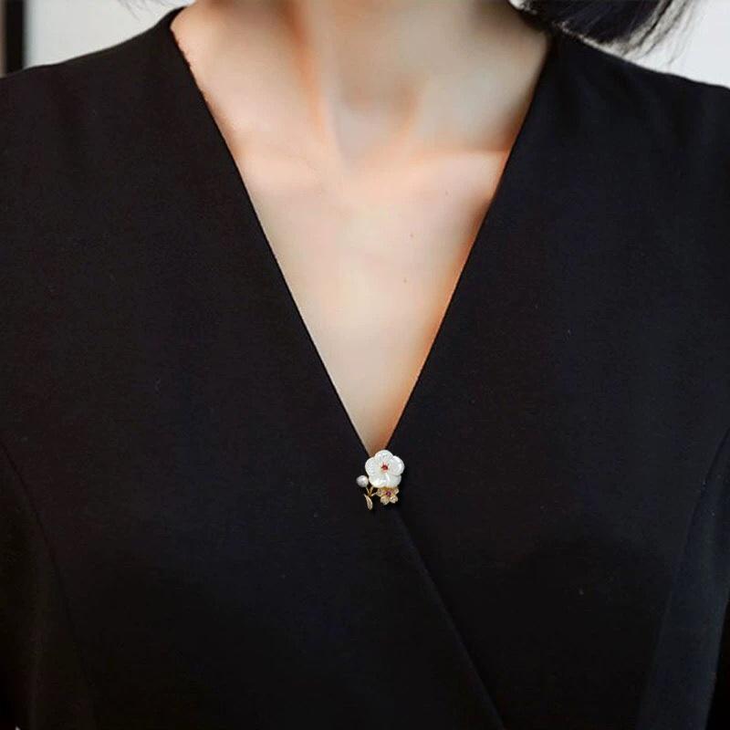 Natural Shell Flower Anti-Light Brooch Trendy Temperament Accessories Cardigan Buckle High-End Corsage Pin