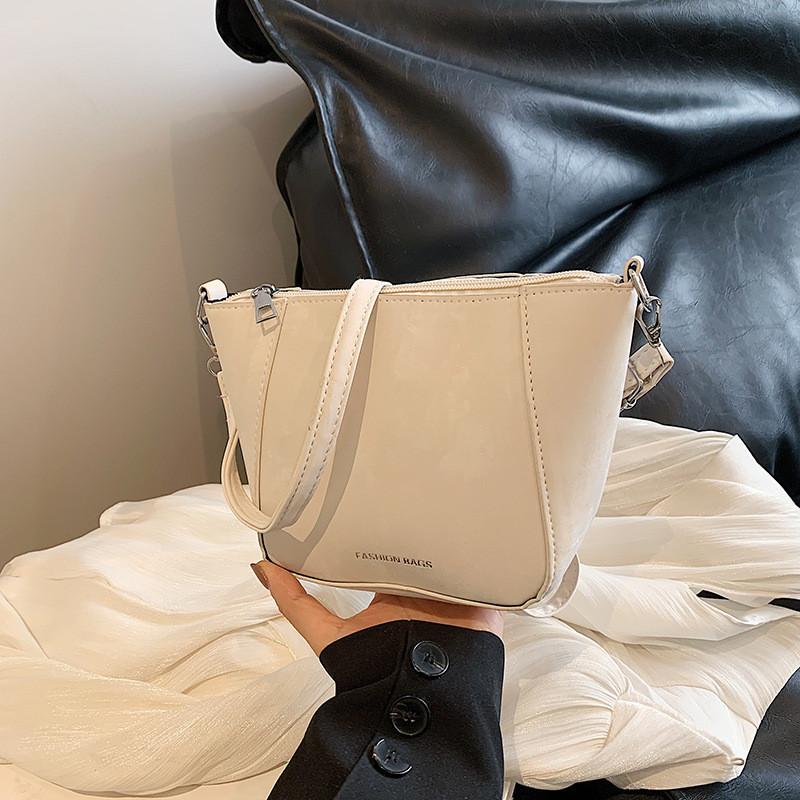 Весна 2024 Новая Модная Минималистичная Ручная Женская Сумка Уличная Мода ПУ Сумка-Ведро белый