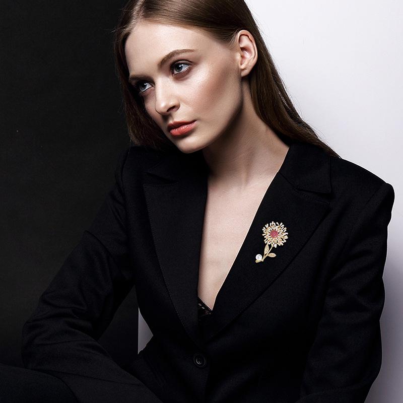 Timeless Dandelion Zircon Brooch - Elegant Flower Pin for Women's Clothing Accessories