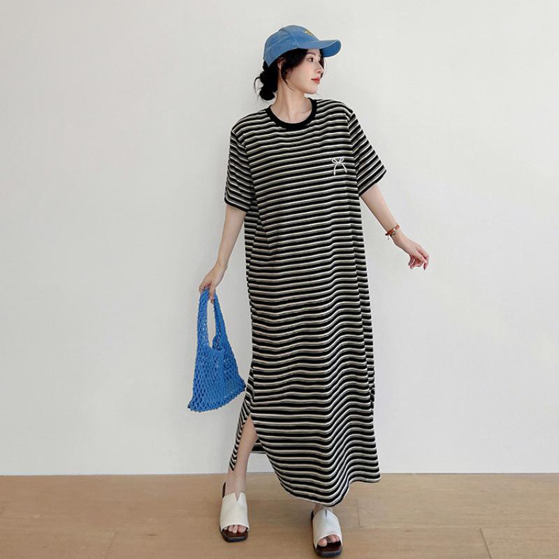 

Лето 2025 Платье большого размера в полоску с бисером, цветами и бантом, с короткими рукавами и разрезом Large