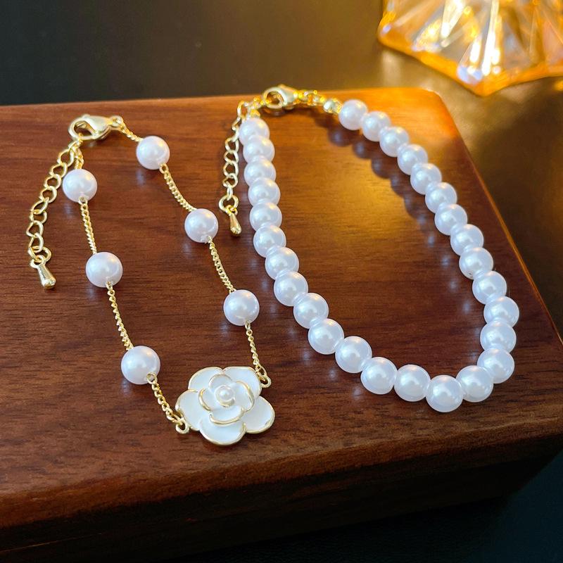 Sweet Drip 2-Piece Camellia Pearl Bracelet, Real Gold Plated, Adjustable and Elegant Women's Jewelry.