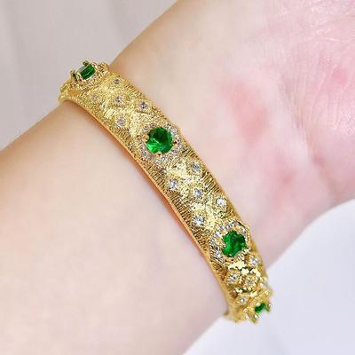 WWJ Luxuriöses Armband mit smaragdfarbenem Zirkonia, verstellbare Öffnung, italienisches goldenes gebürstetes Handwerk, Retro-Schmuck, Palast-Schmuckzubehör