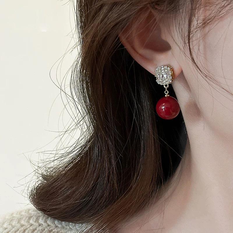 Zircon Pearl Ear Clips, Mosquito Coil Disc, New Popular Temperament Earrings, Women's Niche High-end Sense, Simple and No Ear Piercings.