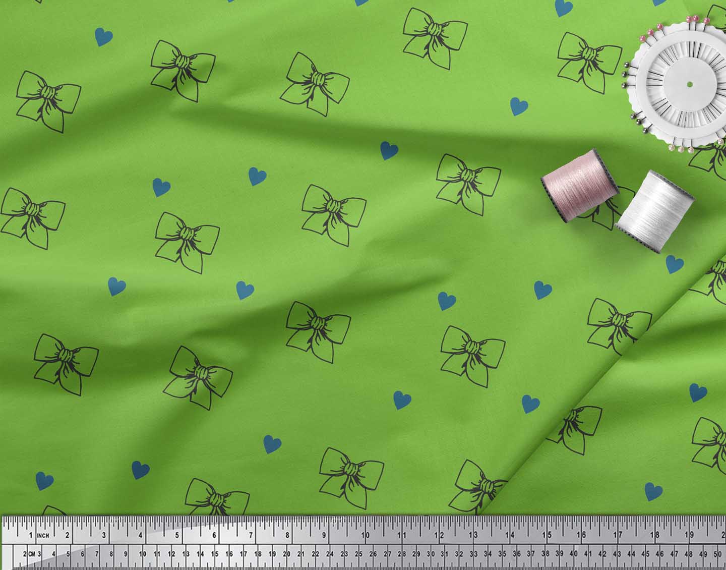 

Soimoi Blue Japan Crepe Satin Fabric Heart & Bow Fashion Print Швейна тканина метр 42 дюйма 42 Inch Wide - Poly Crepe зелений