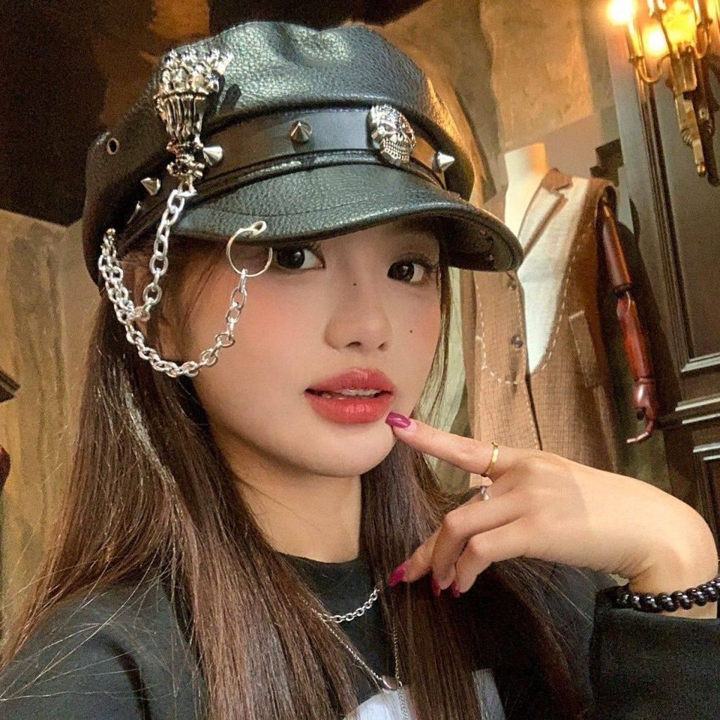 Dark Rivet Skull Chain Leather Abby Beret Female Punk Gothic Hats Spice Girl Painter Hat Versatile Winter Hat