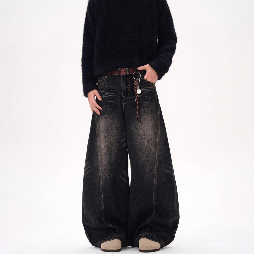 Jeans Unisex in Denim Lavato Retrò: Pantaloni dritti, larghi, a gamba larga con un look cool di alta gamma