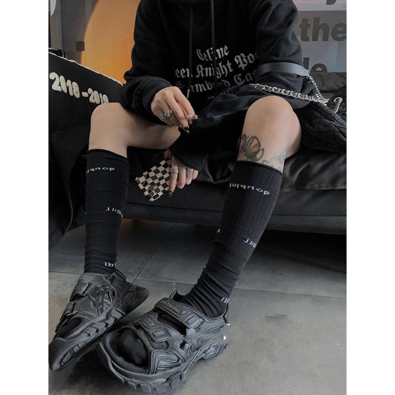 Patchwork Trendy Loose-fitting Socks for Women, Long Cylindrical Black and White Letter-shaped Calf Socks