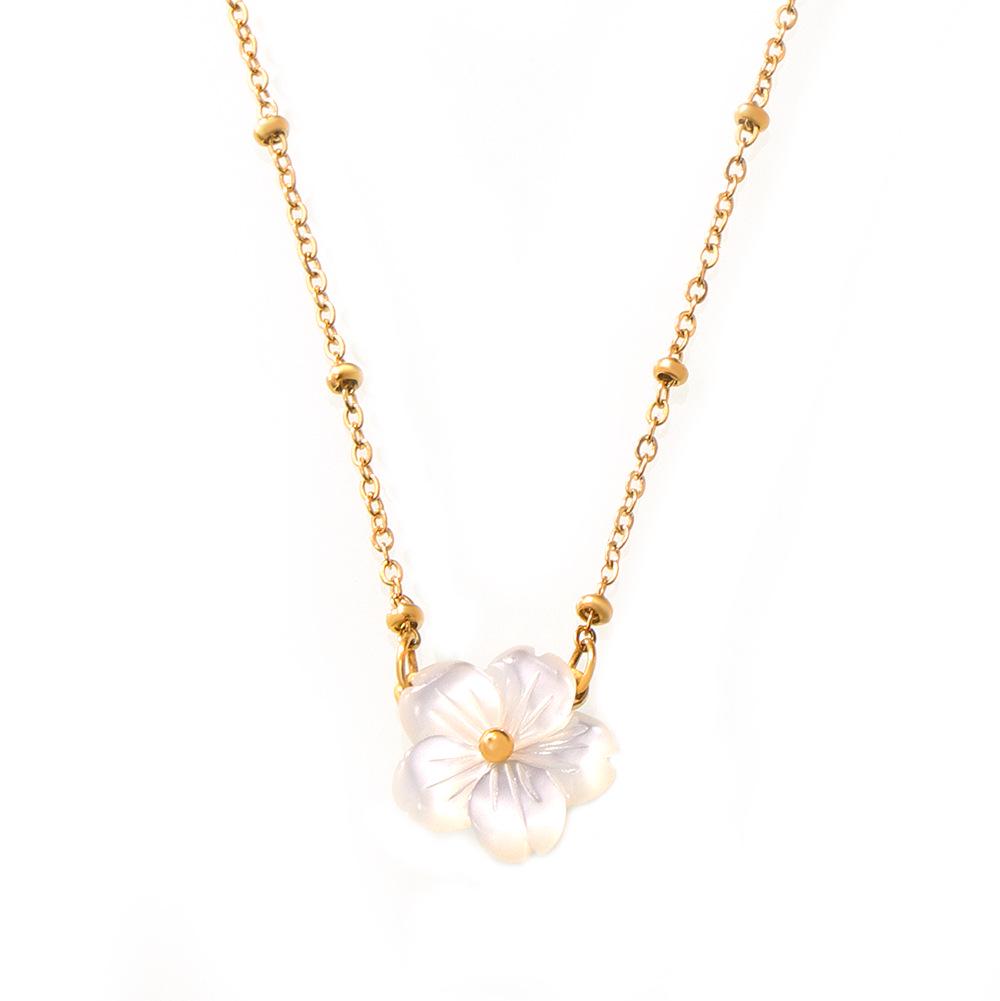 Collana Fiori di Pesco Stile INS: Oro 18K, Acciaio al Titanio, Elegante Catena per Clavicola, Gioielli di Lusso Leggero.