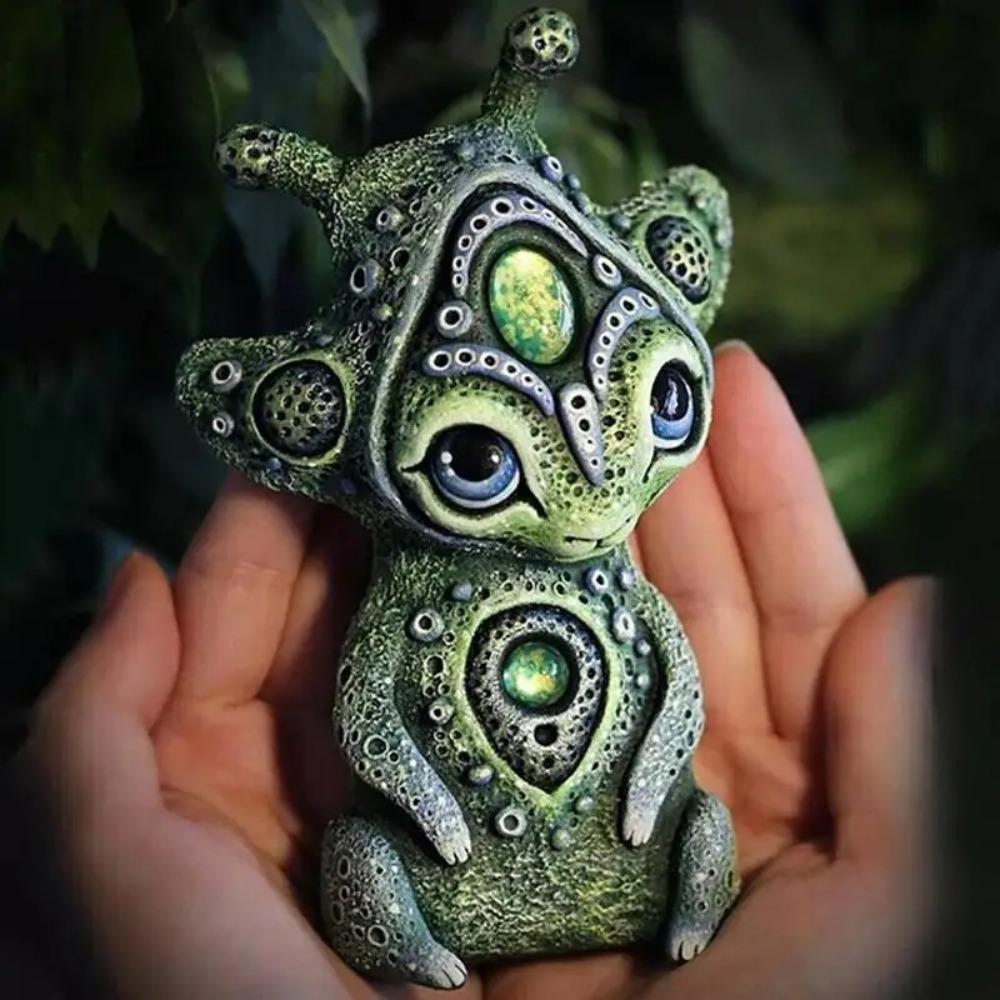 Room Decoration Three Eyes Alien Resin Statue Sculpture Crafts Funny Resin Ornaments  Garden