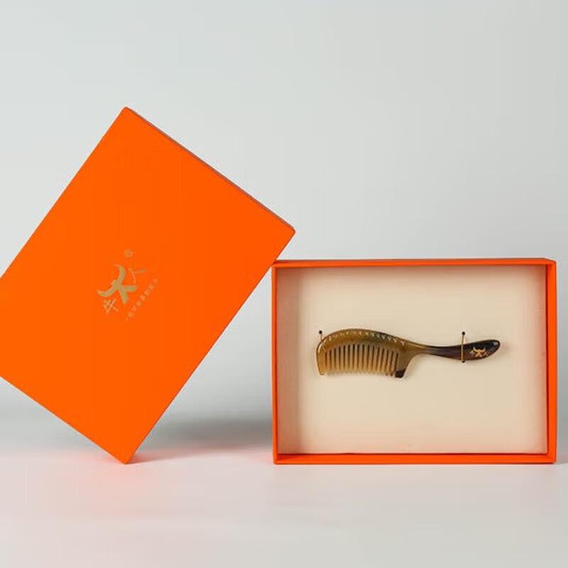 Натуральная расческа-массажер для головы из рога быка