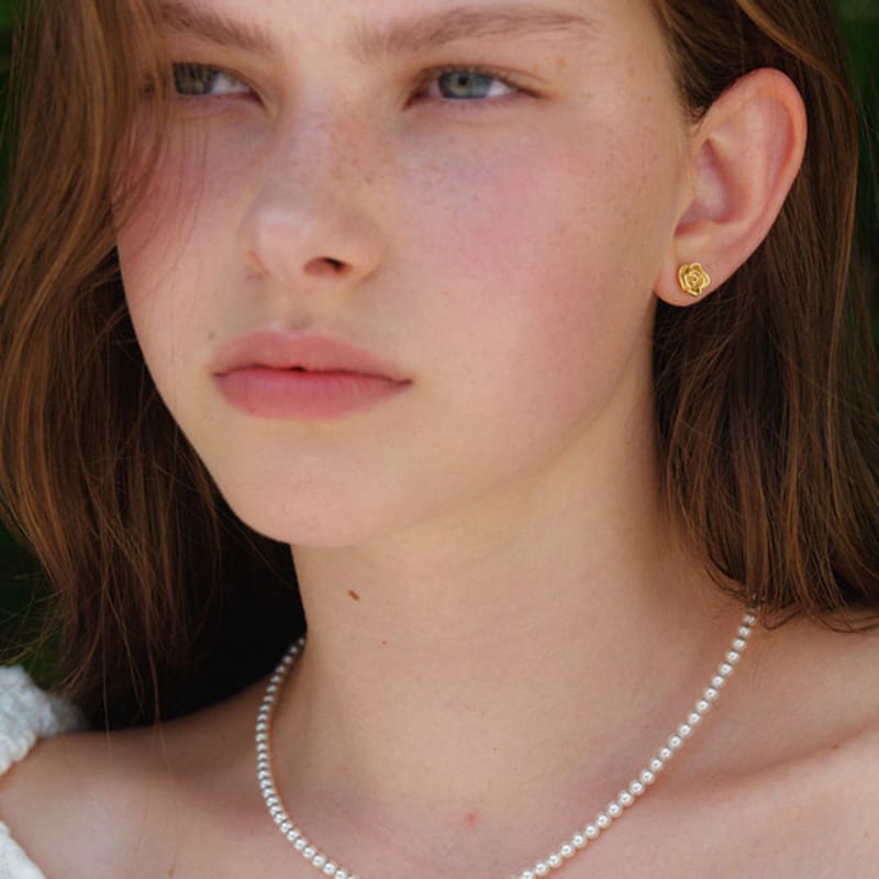 leeENoir Round Rose Pearl Necklace (2color)