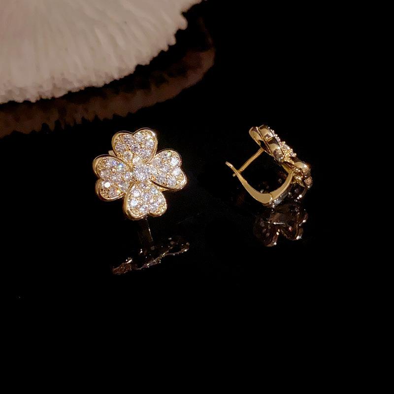 Diamond-encrusted Clover Flower U-shaped Ear Buckle Fashionable Simple and Elegant Temperament Earrings Light Luxury High-end Gentle Earrings