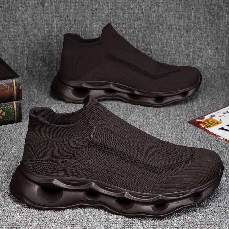 Men's and women's sports and fitness large-size mesh shoes, simple fly-woven elastic mesh, breathable one-pedal socks, black shoes.