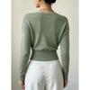 Maglione da donna a maniche lunghe in maglia tinta unita, elegante, scollo a V incrociato, aderente in vita, valorizza la figura, minimalista, camicetta