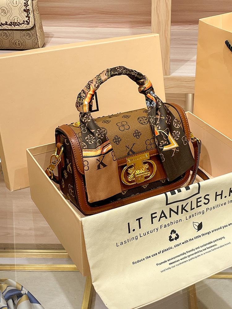 New Trendy Leather Fashionable Single Shoulder Small Square Bag with Simple Texture and Diagonal Cross Handbag