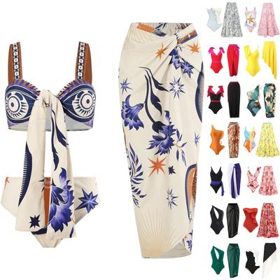 Sexy, schmal geschnittener Zweiteiler für Damen mit bedrucktem Badeanzug und langem Rock