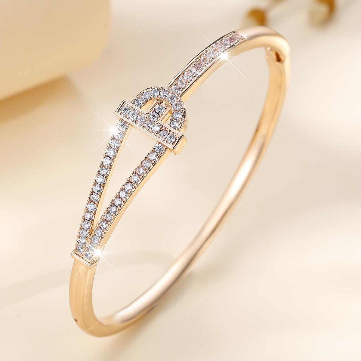 Fashionable High-end Niche Design Micro-paved Zirconia Elegant and Versatile Bracelet for Everyday Use 17CM