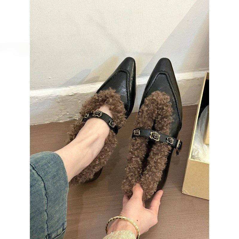 Half a decade of camellia! Retro pointed splicing inner height increase Mary Jane shoes autumn and winter plush single shoes