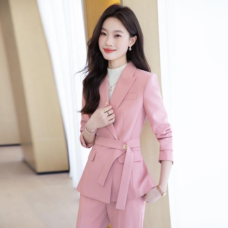 Damen High-End Herbst/Winter Empfangsanzug-Set für eine professionelle und stilvolle Präsentation