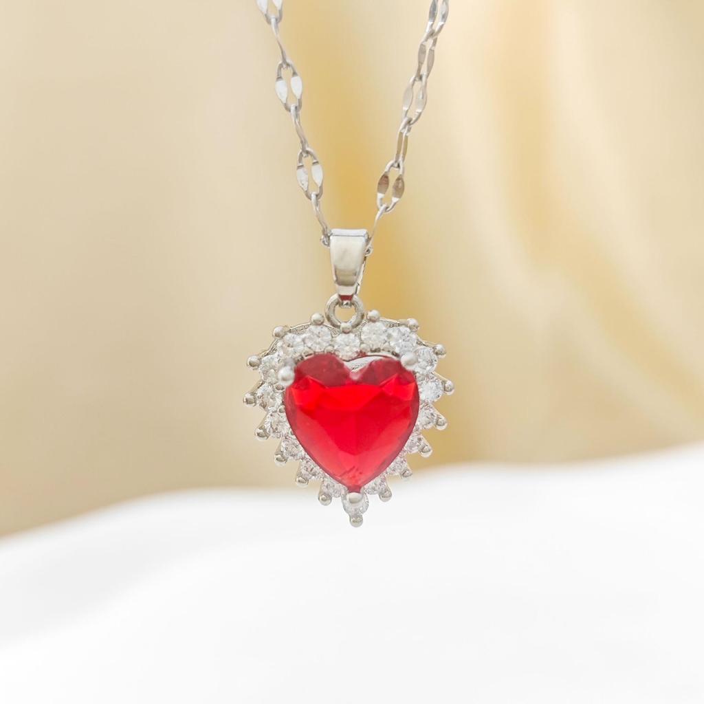 Women's Ruby Heart Necklace: Classic, Non-Fading, Versatile Clavicle Chain Accessory