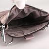Bolso Cruzado Compacto de Nailon para Mujer – Diseño Ligero y Resistente al Agua con Placa Metálica con Logo y Múltiples Bolsillos, Ideal para el Uso Diario
