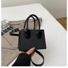 Nuova borsa a tracolla da donna per la primavera e l'estate 2025, piccola borsa quadrata messenger, moda quest'anno popolare, borsa a mano semplice