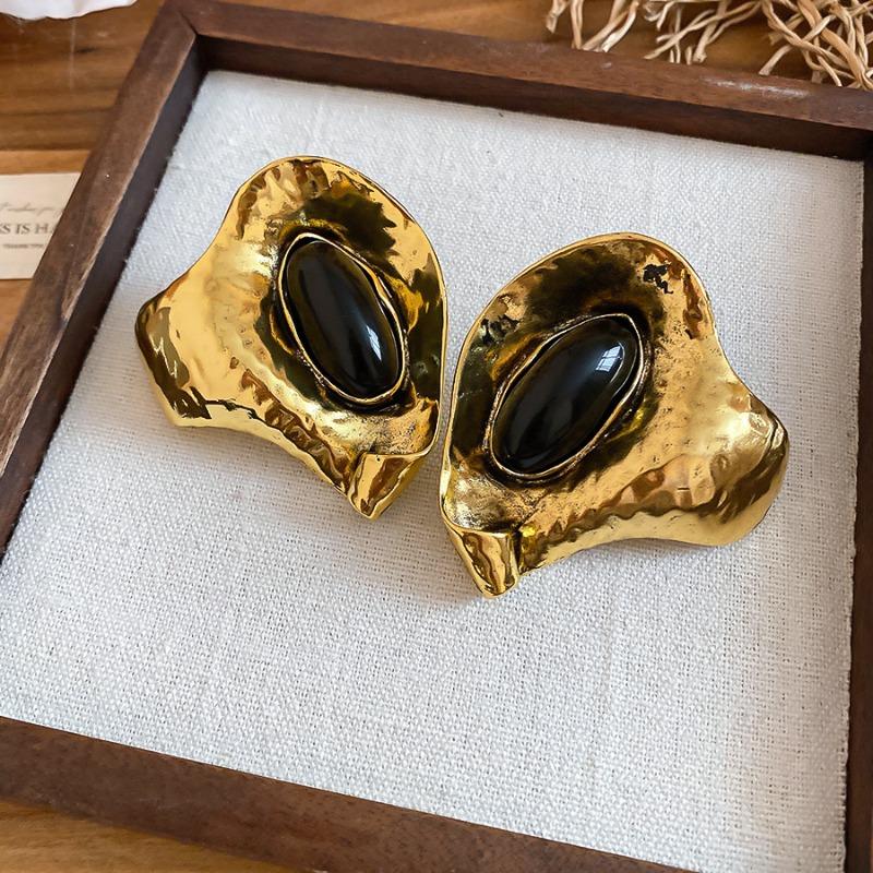 European and American retro style metal irregular stud earrings niche design sense exaggerated personality earrings high sense temperament earrings