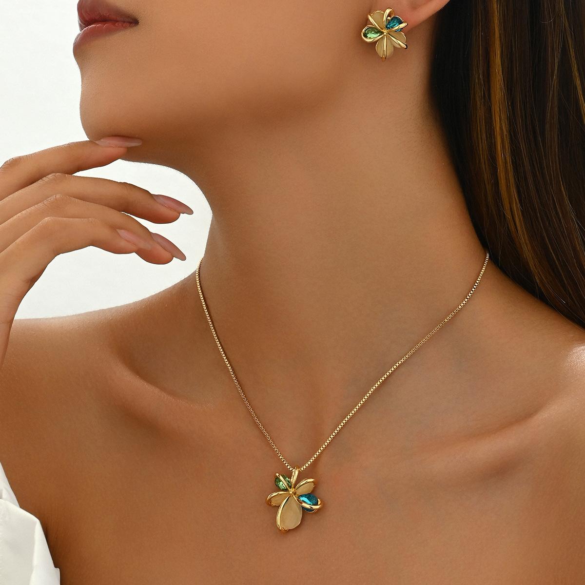 

Нишевый литературно-художественный ретро свежий набор серег и ожерелья для женщин, барочная оправа, драгоценный камень, цветок, серьги-пусеты, цепочка для ключицы