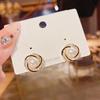 High-End Trendige Französische Zirkon Perlenohrringe Nischen-Design Klein Exquisit für Damen Einzigartiges Vielseitiges Design-Gefühl