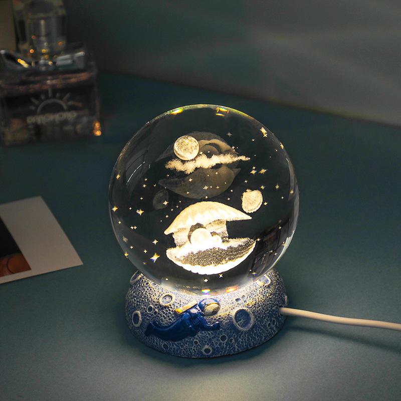 3D Laserem Gravírovaná Křišťálová Koule Noční Světlo - Ideální na Stoly a jako Studentské Dárky